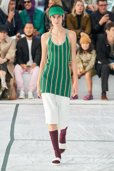 Look 25